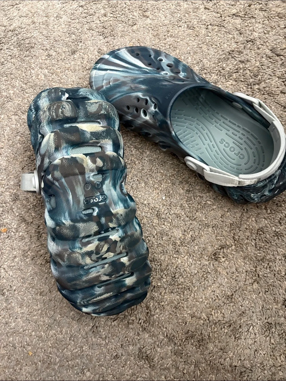 CROCS Kids Marble-Effect Clog in Blue & White these run big.